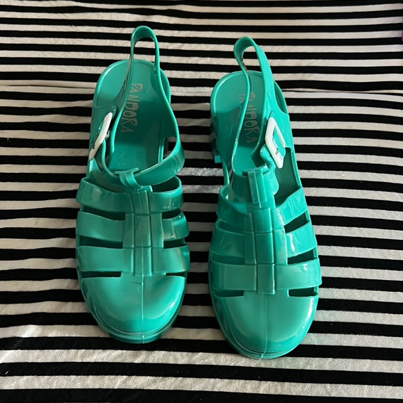 Shoes - Women's Chunky jelly sandals